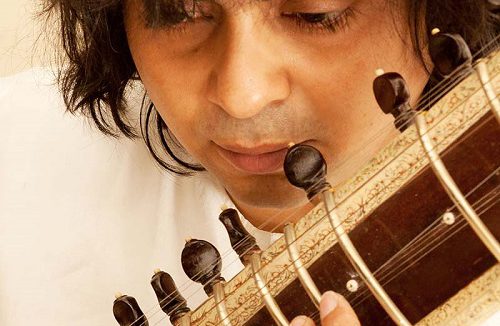 Niladri-Kumar-Sitar-04-zoom snede